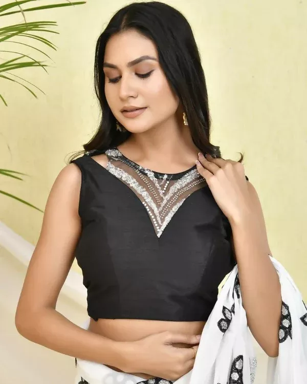 Amodini Designer Studio Net Neck Black Sleeveless Padded Blouse - 32