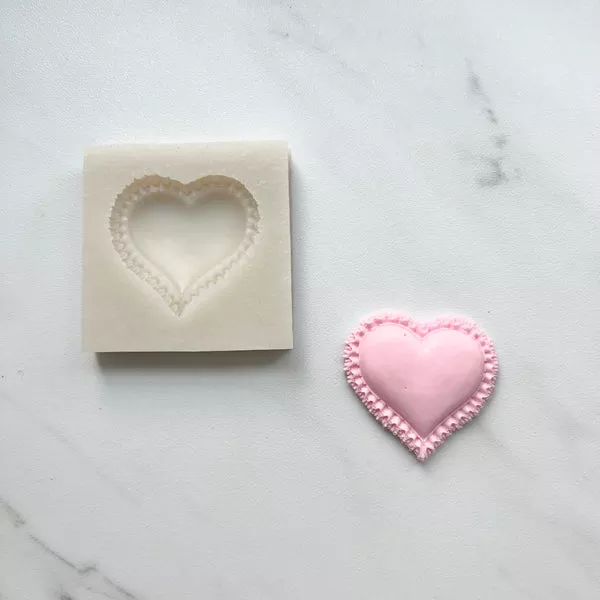 RUFFLED EDGE HEART MOLD