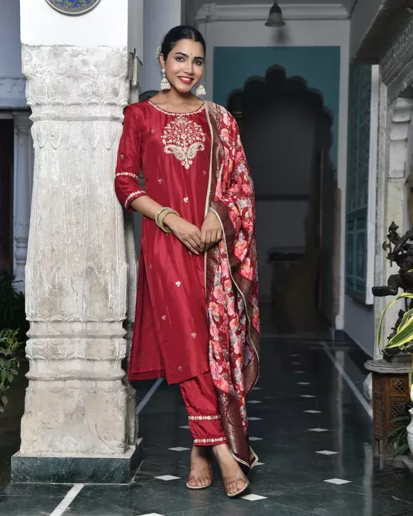 Vaasva Women's Silk Emboidered Solid Pant Set & Digital Printed Dupatta - S