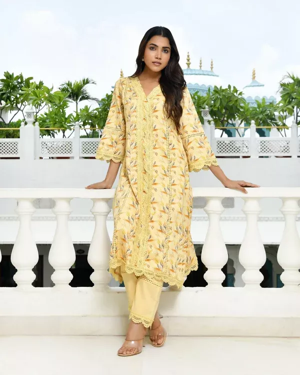 Vaasva Women's Yellow Cotton Printed Kurta Pant Set - S