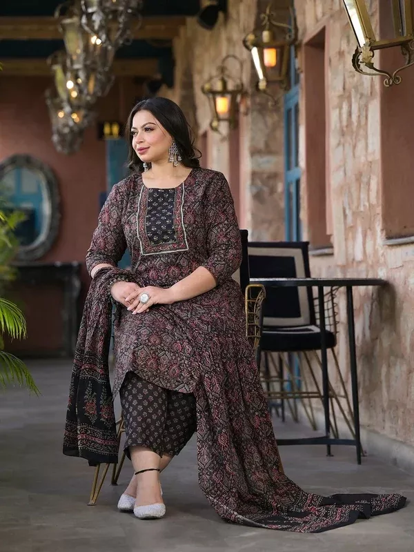 Yufta Black & Red Floral Print Straight Plus size Kurta Trouser And Dupatta Set - 3XL