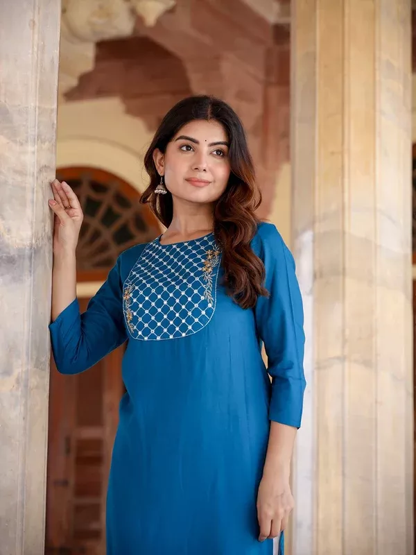 Yufta Women Yoke Design Chikankari Kurta - S